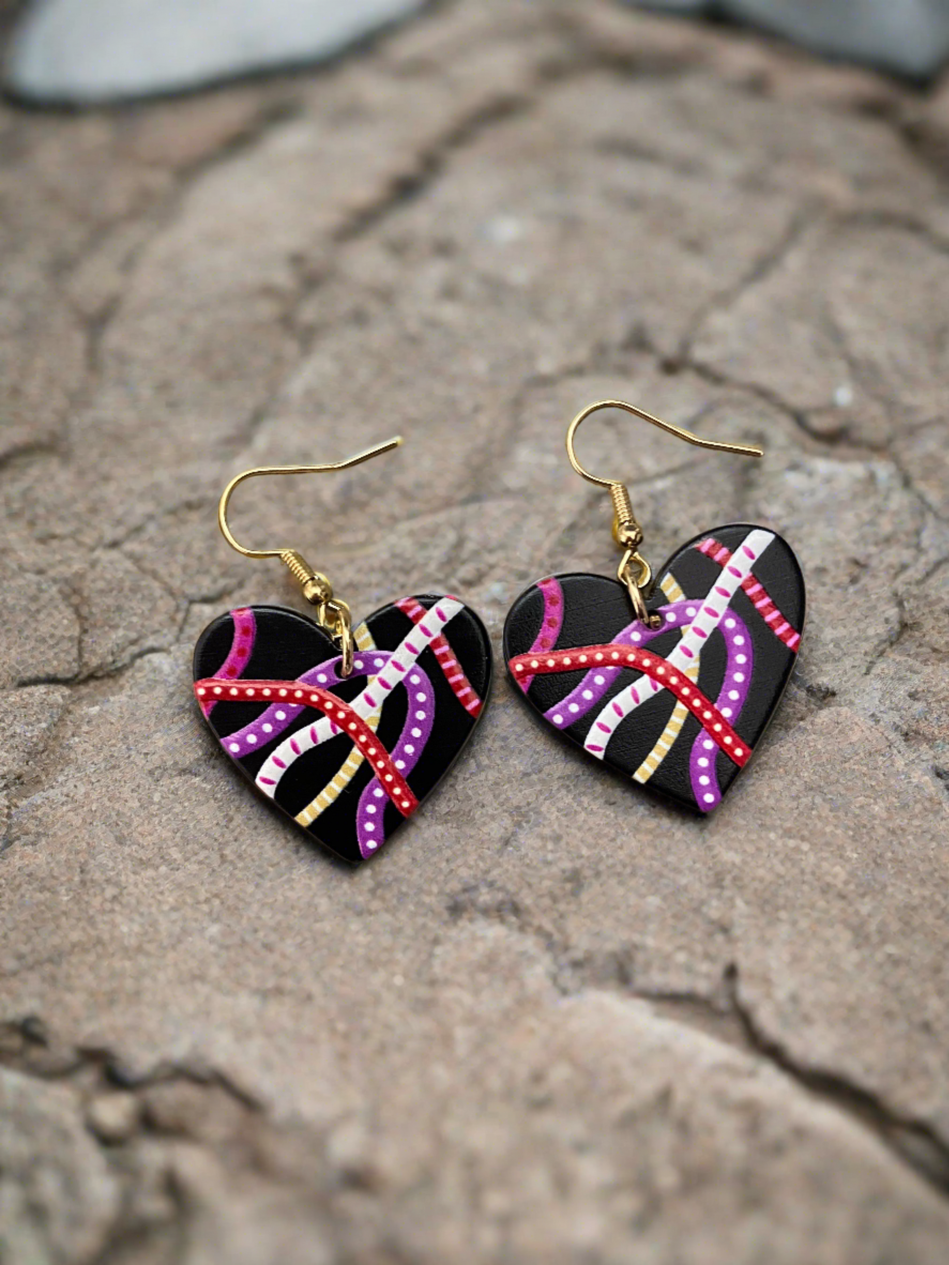 Black Heart With strips of color wire EarringsPink tiful of LOVE