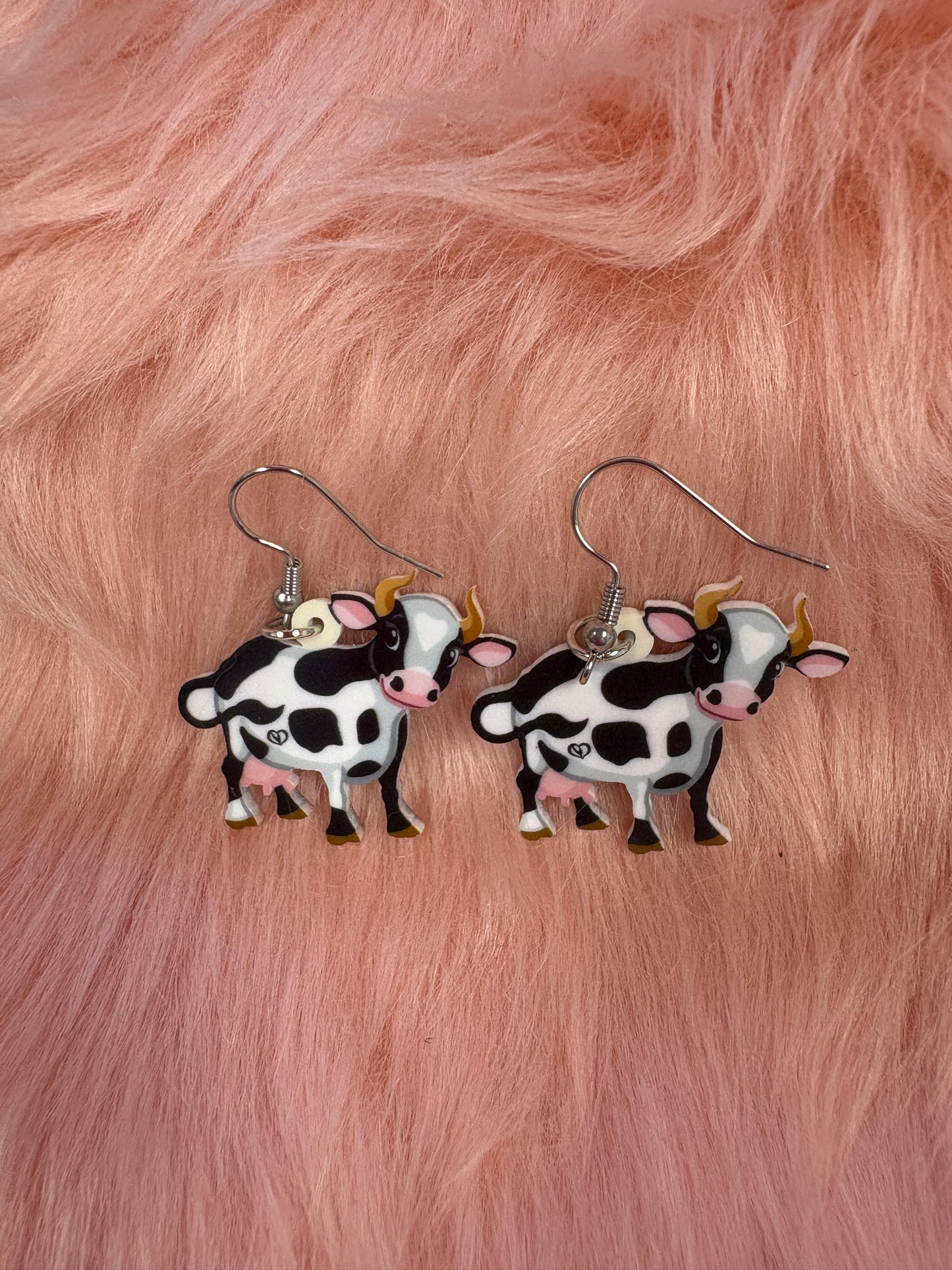 Acrylic Daisy Cow Wire Earrings