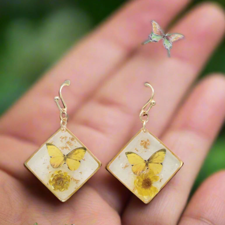 Sunny Garden Butterfly Dried Flower Wire Earrings