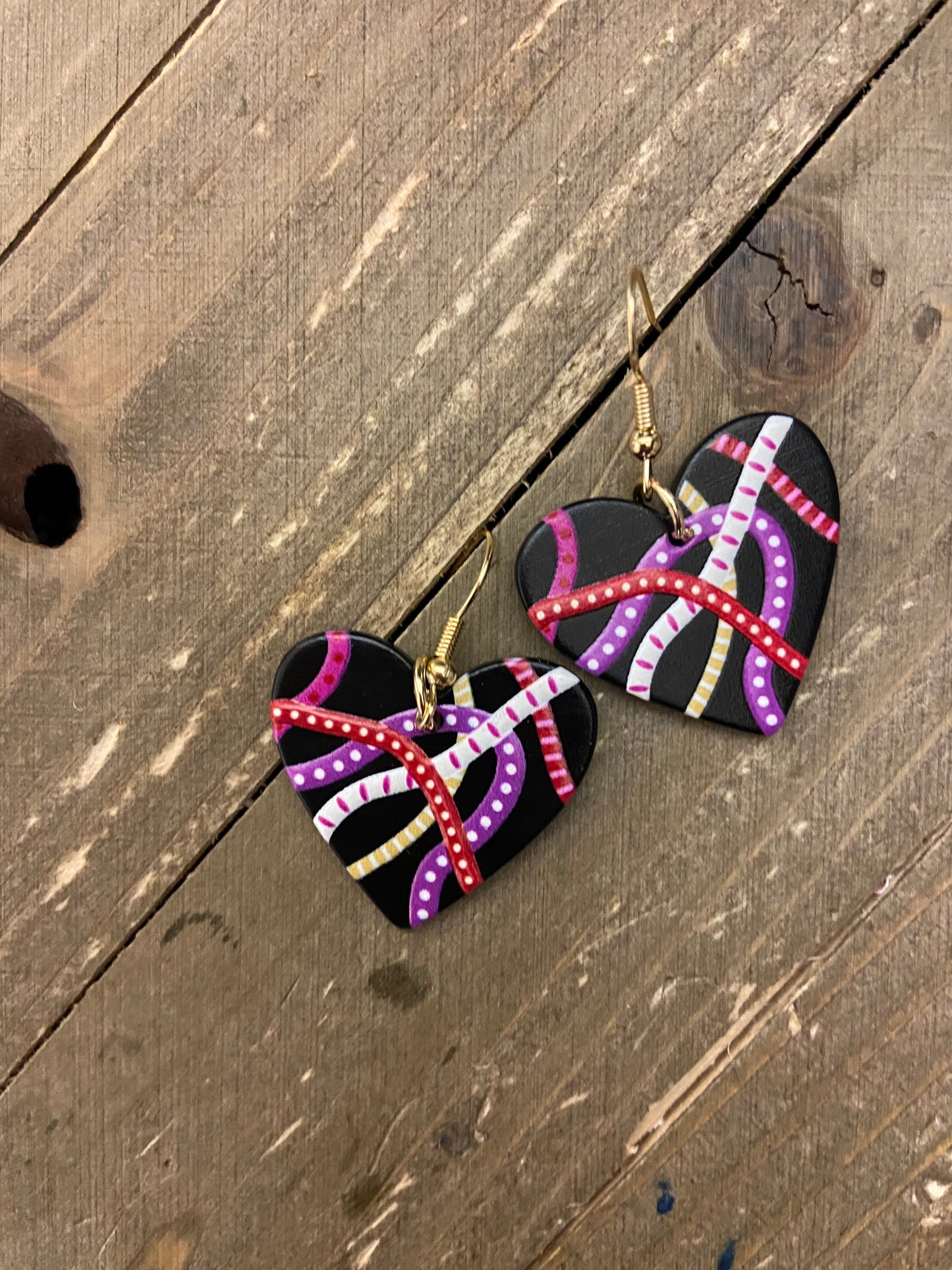 Black Heart With strips of color wire EarringsPink tiful of LOVE